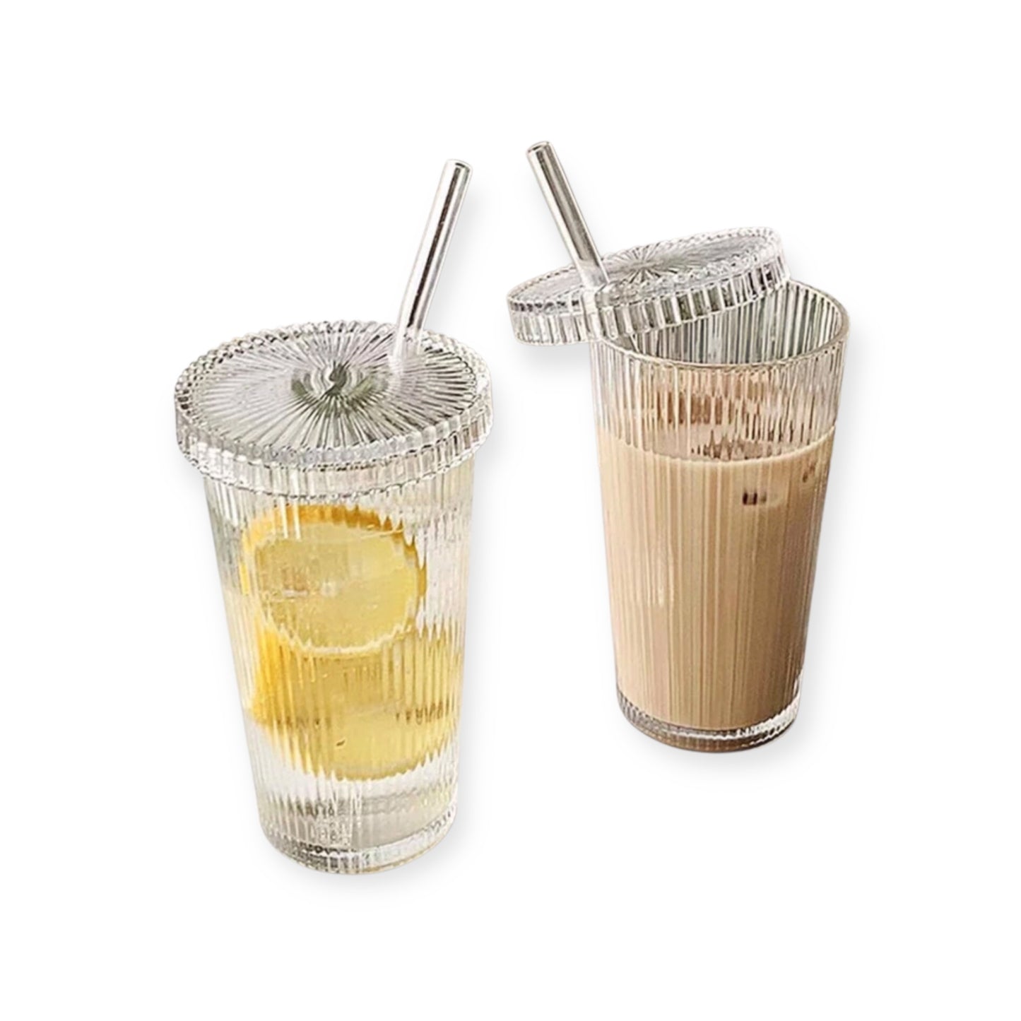 Glas mit Deckel und Strohhalm 